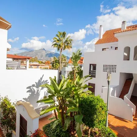 La Buena Vida Duplex: Stylish Retreat With Pool Access Near Puerto Banus Apartment