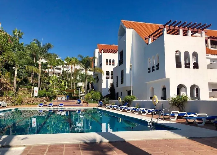 Apartment La Buena Vida Duplex: Stylish Retreat With Pool Access Near Puerto Banus Marbella