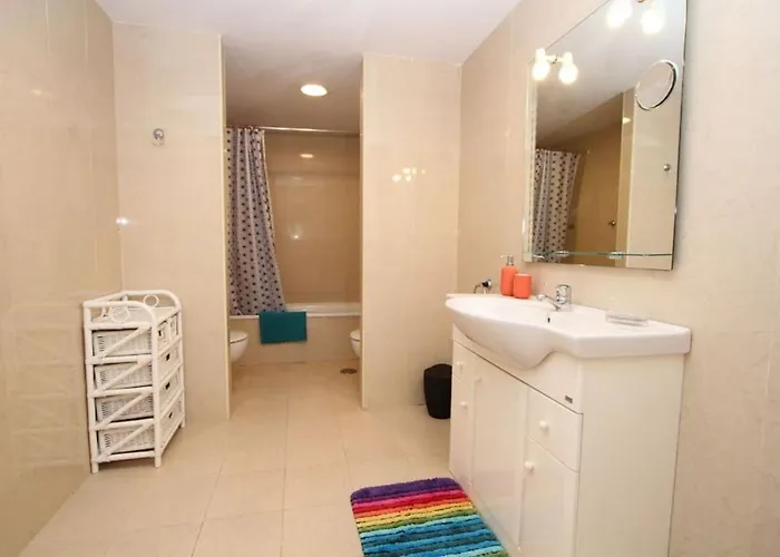La Buena Vida Duplex: Stylish Retreat With Pool Access Near Puerto Banus Apartment