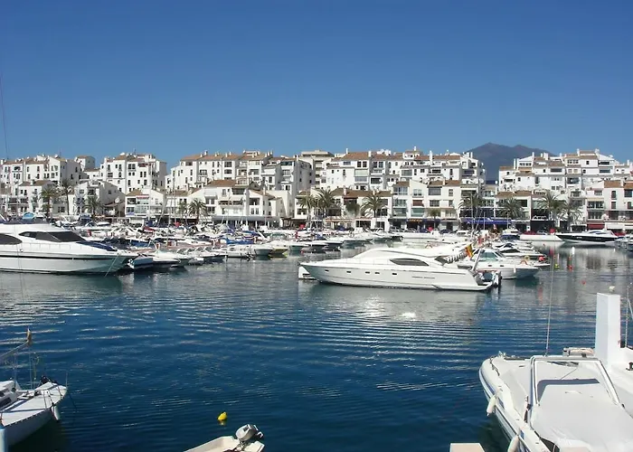 Apartment La Buena Vida Duplex: Stylish Retreat With Pool Access Near Puerto Banus *