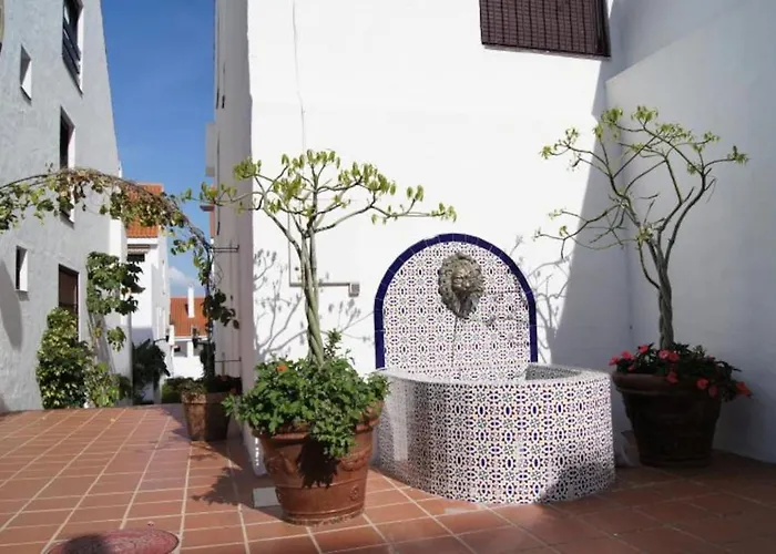 La Buena Vida Duplex: Stylish Retreat With Pool Access Near Puerto Banus Marbella
