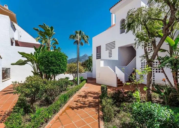 La Buena Vida Duplex: Stylish Retreat With Pool Access Near Puerto Banus Apartment