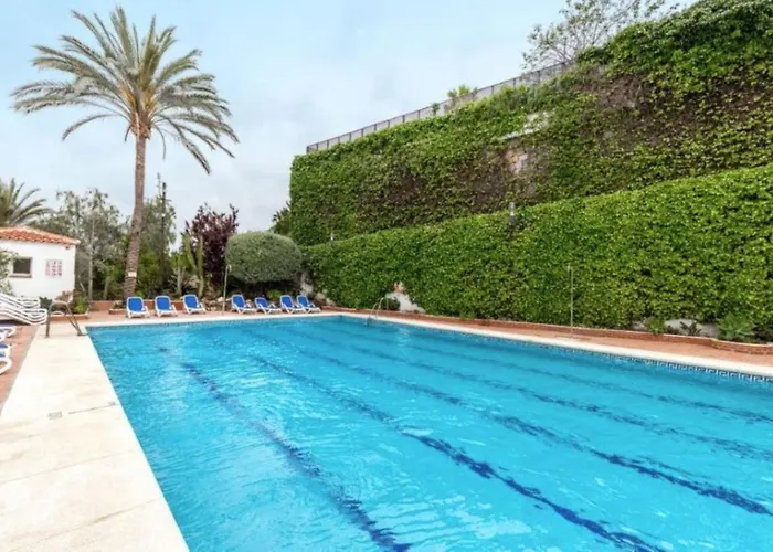 La Buena Vida Duplex: Stylish Retreat With Pool Access Near Puerto Banus *
