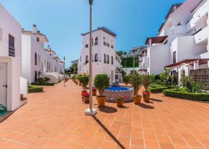 La Buena Vida Duplex: Stylish Retreat With Pool Access Near Puerto Banus Apartment Marbella