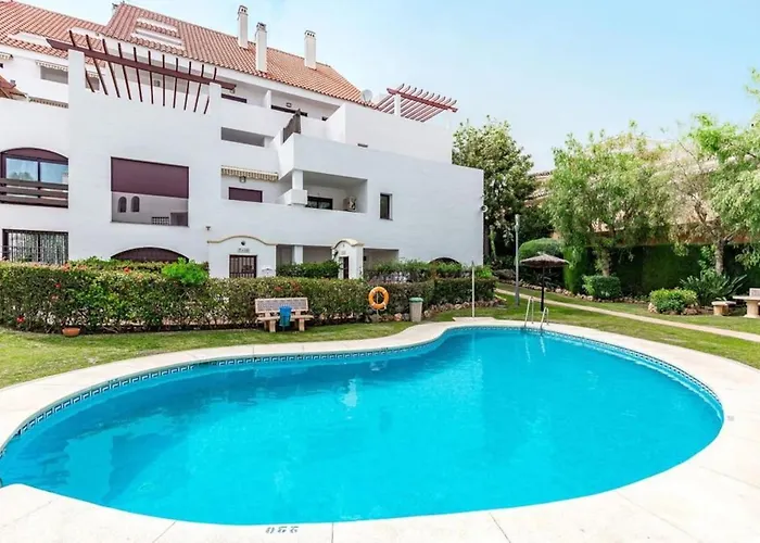 La Buena Vida Duplex: Stylish Retreat With Pool Access Near Puerto Banus Marbella