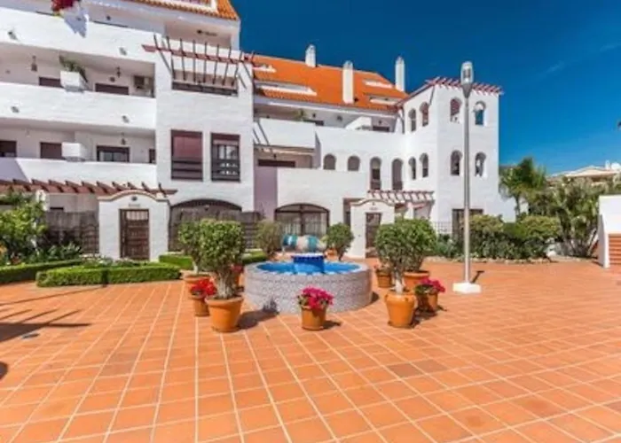 Apartment La Buena Vida Duplex: Stylish Retreat With Pool Access Near Puerto Banus Marbella