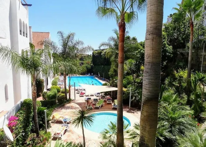 La Buena Vida Duplex: Stylish Retreat With Pool Access Near Puerto Banus Marbella