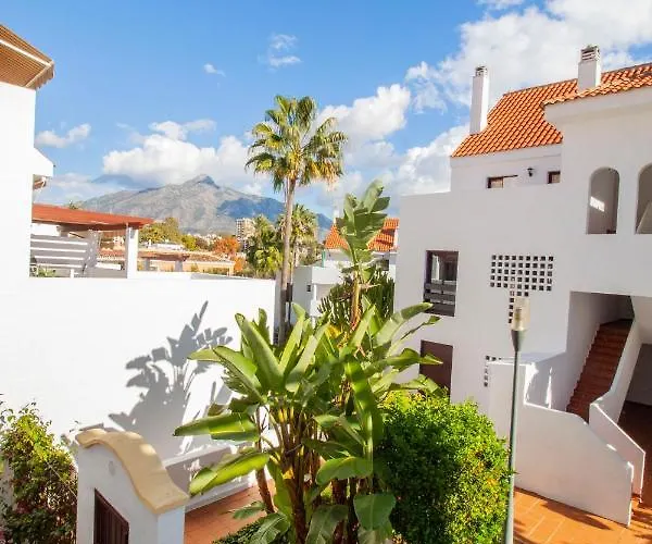 La Buena Vida Duplex: Stylish Retreat With Pool Access Near Puerto Banus Apartment