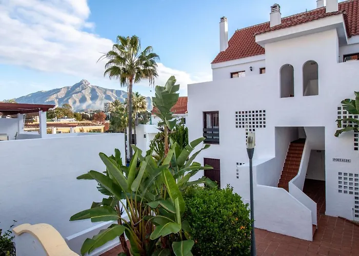 La Buena Vida Duplex: Stylish Retreat With Pool Access Near Puerto Banus Marbella