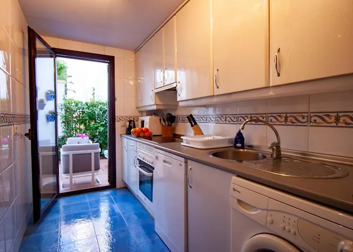 La Buena Vida Duplex: Stylish Retreat With Pool Access Near Puerto Banus