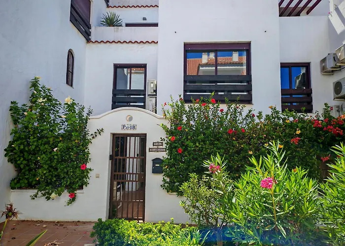 La Buena Vida Duplex: Stylish Retreat With Pool Access Near Puerto Banus Marbella