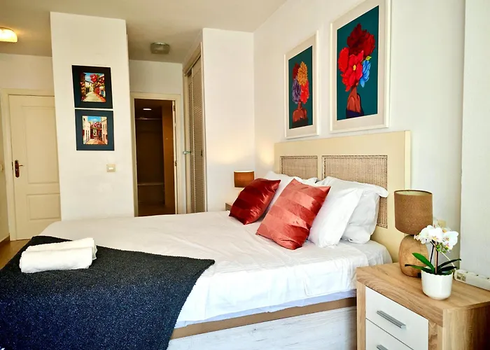 La Buena Vida Duplex: Stylish Retreat With Pool Access Near Puerto Banus Apartment