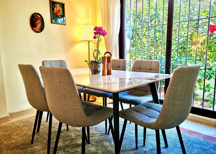 Apartment La Buena Vida Duplex: Stylish Retreat With Pool Access Near Puerto Banus