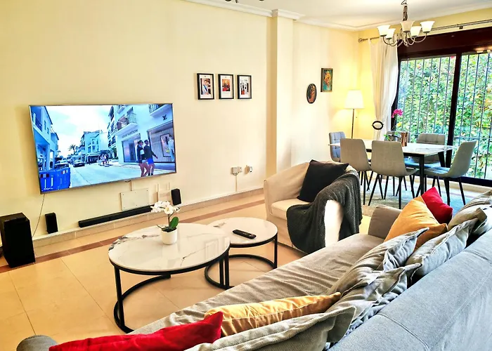 La Buena Vida Duplex: Stylish Retreat With Pool Access Near Puerto Banus Apartment *