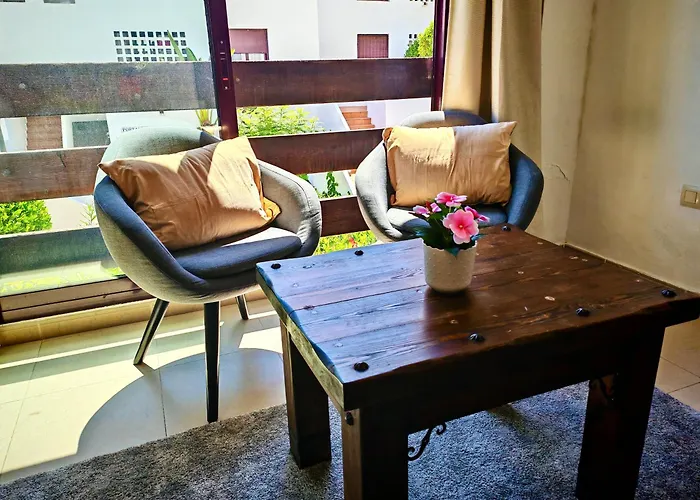 Apartment La Buena Vida Duplex: Stylish Retreat With Pool Access Near Puerto Banus *