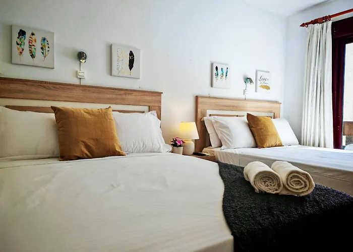La Buena Vida Duplex: Stylish Retreat With Pool Access Near Puerto Banus Marbella