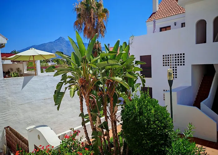 Apartment La Buena Vida Duplex: Stylish Retreat With Pool Access Near Puerto Banus *