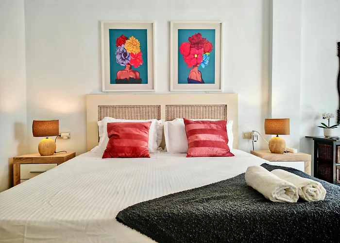 La Buena Vida Duplex: Stylish Retreat With Pool Access Near Puerto Banus Apartment Marbella