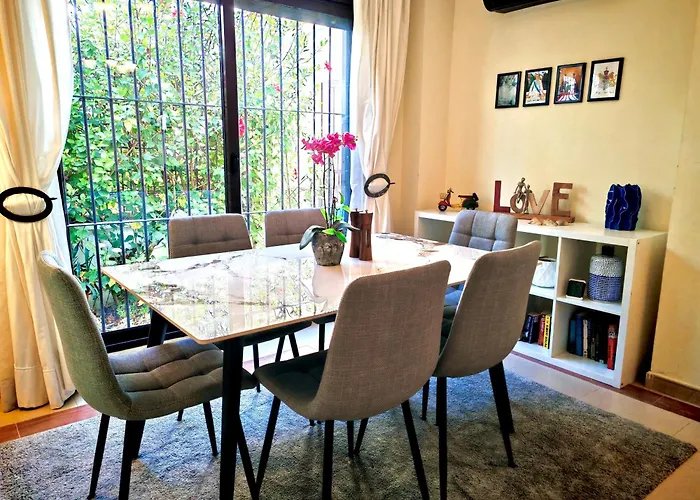 Apartment La Buena Vida Duplex: Stylish Retreat With Pool Access Near Puerto Banus