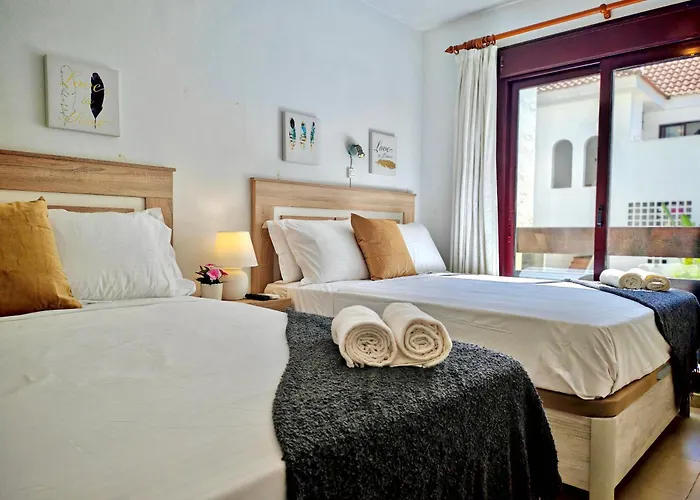 La Buena Vida Duplex: Stylish Retreat With Pool Access Near Puerto Banus Apartment *