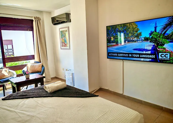 La Buena Vida Duplex: Stylish Retreat With Pool Access Near Puerto Banus Apartment Marbella